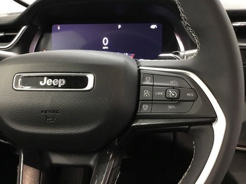 Used 2023 Jeep Grand Cherokee Laredo w/ Luxury Tech Group I AWD/4WD image 37