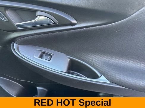 Used 2023 Chevrolet Malibu LT image 40