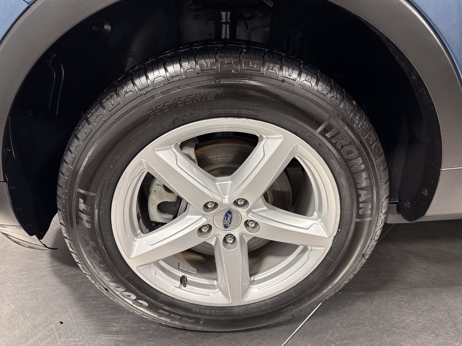 Used 2018 Ford Explorer 4WD image 2