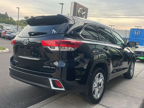 Used 2019 Toyota Highlander Limited AWD/4WD image 3