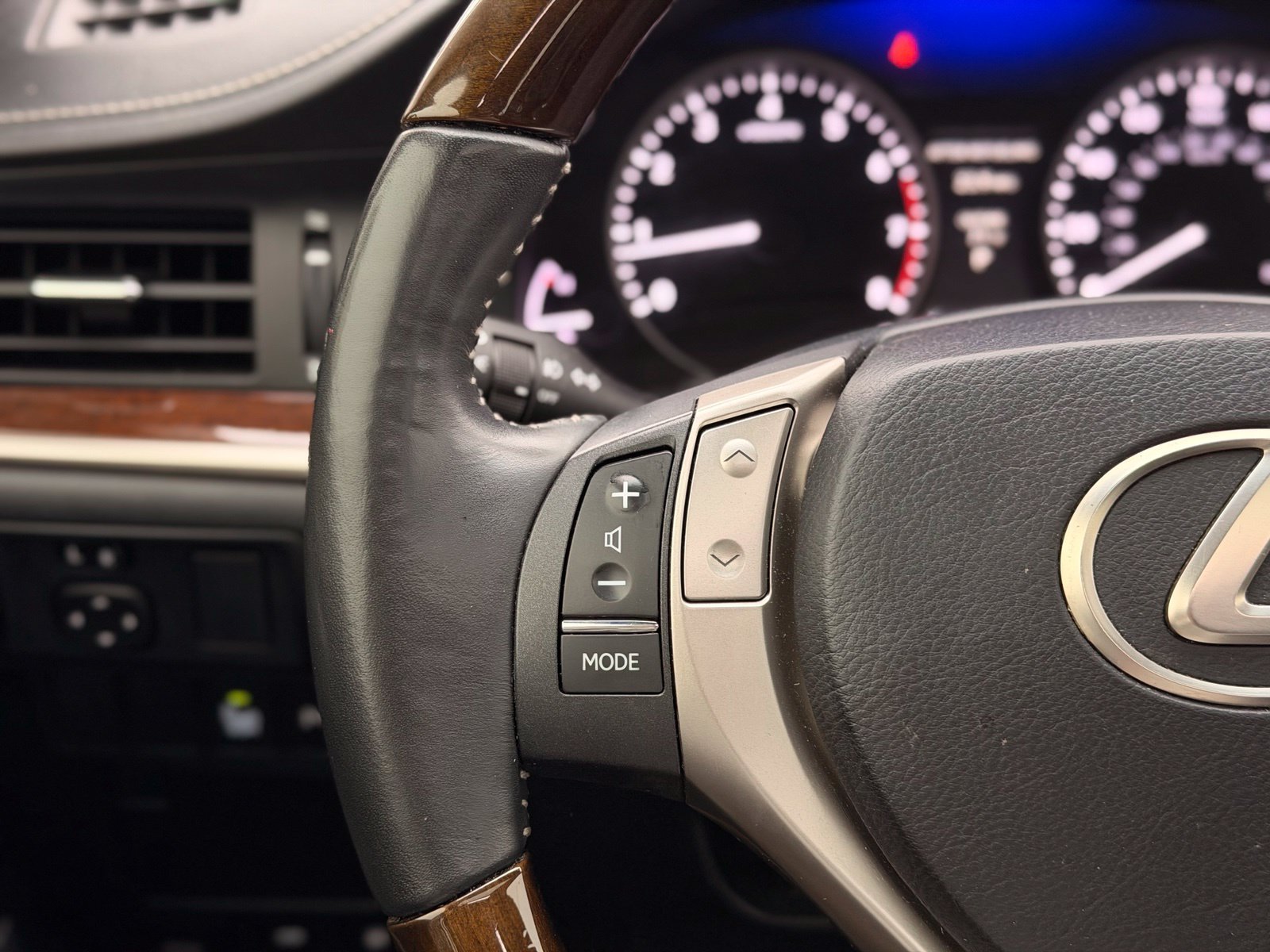 Used 2014 Lexus ES 350 w/ Luxury Package FWD image 34
