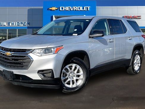 Used 2021 Chevrolet Traverse LS image 3