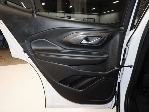 Certified 2024 GMC Terrain SLT image 20