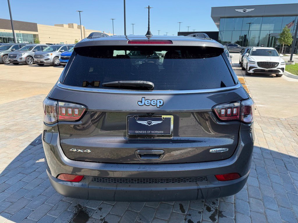 Used 2024 Jeep Compass Latitude AWD/4WD image 4