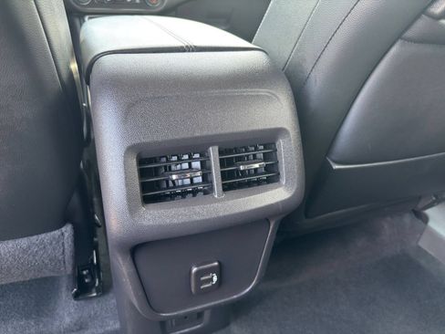 Used 2024 GMC Terrain SLT AWD/4WD image 24