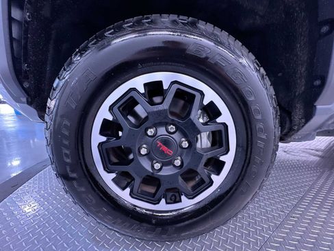 Used 2025 Toyota Tacoma TRD Off-Road AWD/4WD image 10