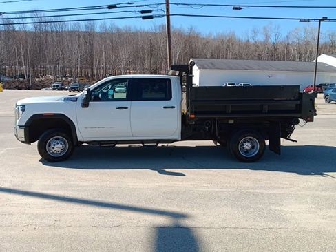 Used 2024 GMC Sierra 3500 Pro w/ Convenience Package image 6