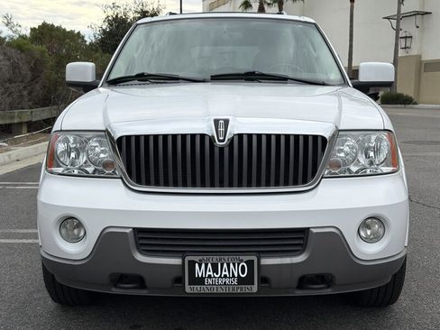 Used 2004 Lincoln Navigator Luxury image 2