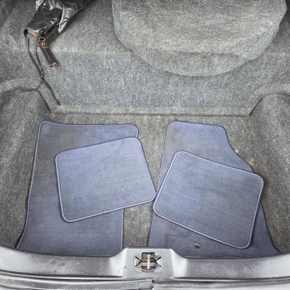 Used 2000 Lincoln Town Car Signature RWD image 14