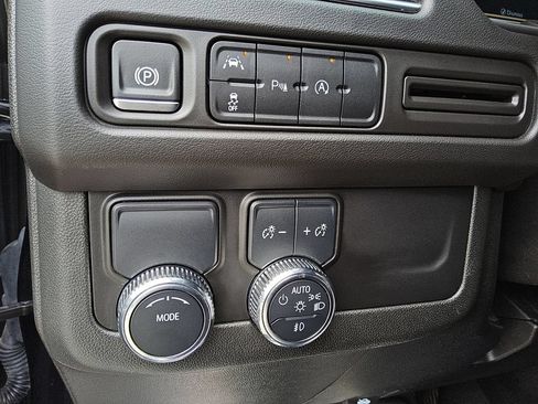 Used 2024 GMC Yukon SLT RWD image 30