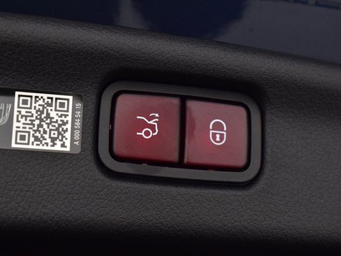 Certified 2025 Mercedes-Benz C 300 4MATIC Sedan image 34