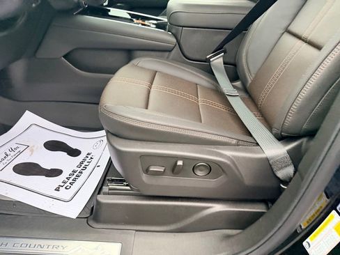 New 2026 Chevrolet Suburban High Country image 15