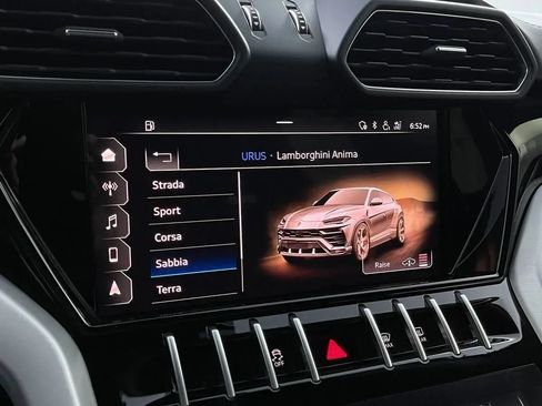 Used 2021 Lamborghini Urus AWD/4WD image 36
