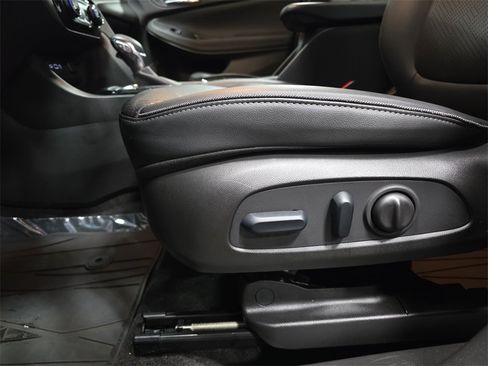 Used 2023 Buick Encore GX Essence w/ Experience Buick Package image 31