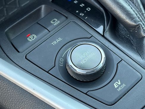 Used 2020 Toyota RAV4 XSE w/ XSE Grade Weather Package AWD/4WD image 28