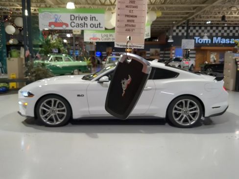 Used 2022 Ford Mustang GT Premium w/ Equipment Group 401A RWD image 4