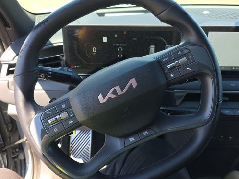 Certified 2024 Kia EV9 GT-Line AWD/4WD image 13