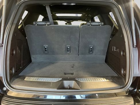 Used 2023 Chevrolet Tahoe Z71 w/ Luxury Package AWD/4WD image 7