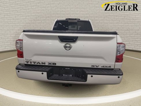 Used 2017 Nissan Titan SV AWD/4WD image 6