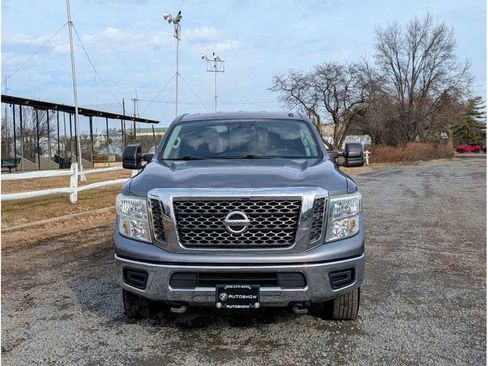 Used 2017 Nissan Titan SV image 2