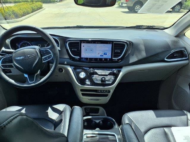 Used 2024 Chrysler Pacifica Touring-L FWD image 29