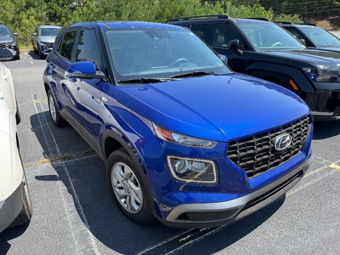 Used 2021 Hyundai Venue SE w/ Cargo Package FWD image 4