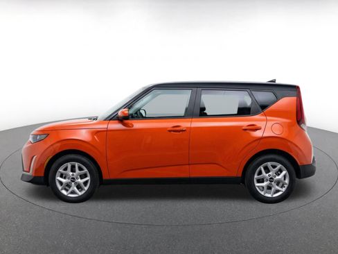 Used 2025 Kia Soul LX w/ LX Technology Package FWD image 4