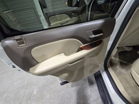 Used 2010 GMC Yukon SLT w/ SLT Chrome Package image 25