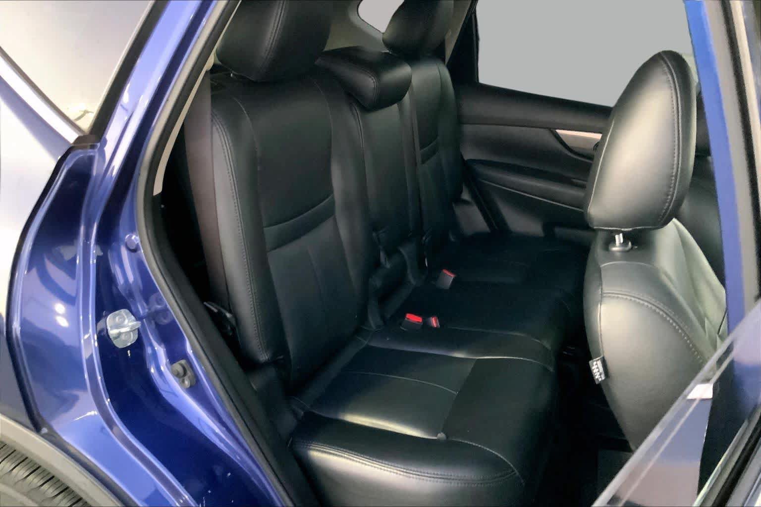 Used 2018 Nissan Rogue SV FWD image 18