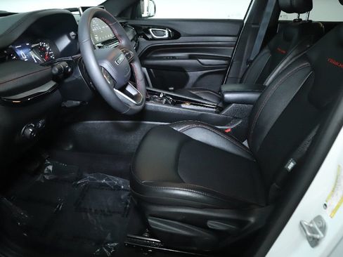 Used 2025 Jeep Compass Trailhawk AWD/4WD image 18