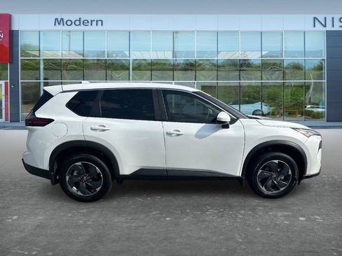 Certified 2025 Nissan Rogue SV FWD image 4