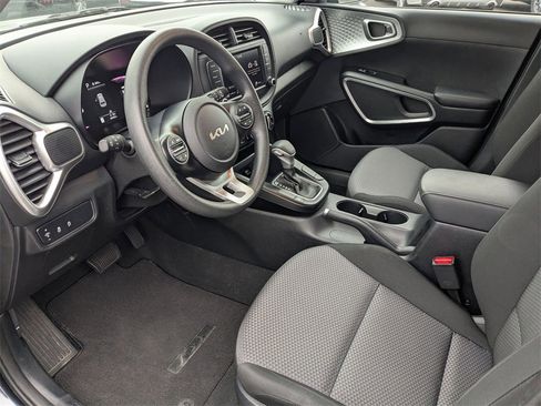 Used 2024 Kia Soul LX w/ Option Group 015 image 16