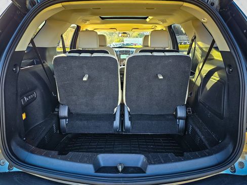 Used 2017 Ford Explorer Platinum image 40