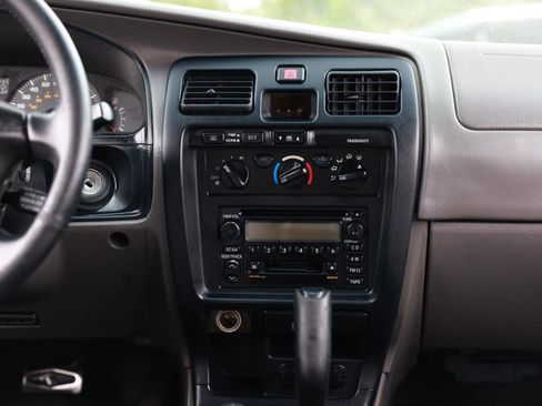 Used 2001 Toyota 4Runner SR5 image 32