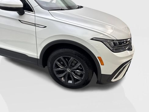Used 2023 Volkswagen Tiguan SE w/ Panoramic Sunroof Package FWD image 19