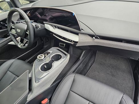 New 2026 Cadillac Optiq Luxury 2 image 17