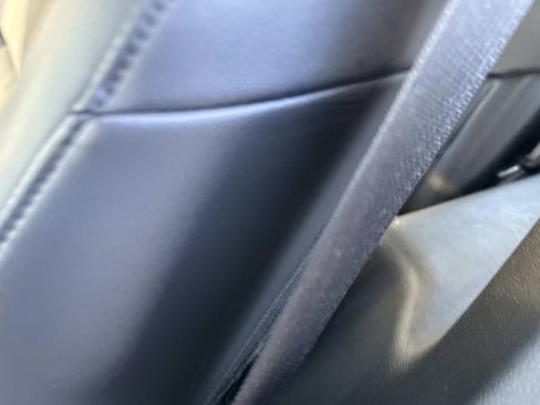 Used 2022 Ford Explorer XLT w/ Equipment Group 202A image 16