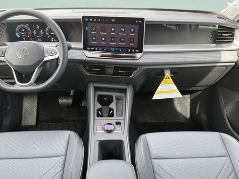 New 2026 Volkswagen Tiguan SE FWD image 13