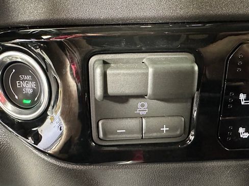 Used 2026 GMC Sierra 1500 SLT w/ SLT Convenience Package AWD/4WD image 39
