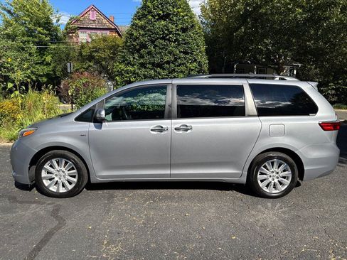 Used 2017 Toyota Sienna Limited Premium AWD/4WD image 7