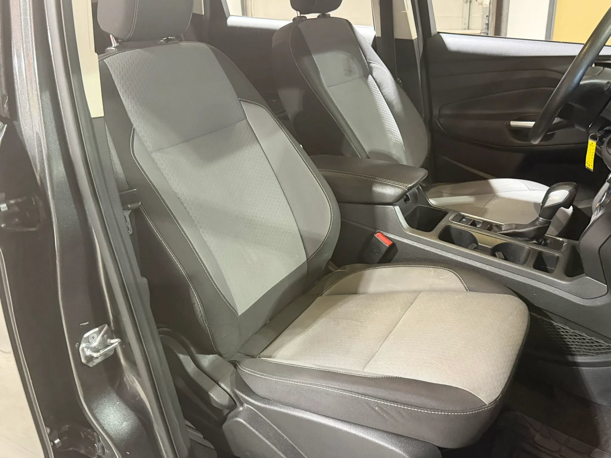 Used 2018 Ford Escape SE w/ SE Sync 3 Package AWD/4WD image 14