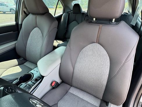 Used 2019 Toyota Camry LE FWD image 30