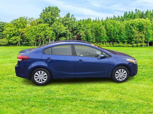 Used 2017 Kia Forte LX FWD image 1