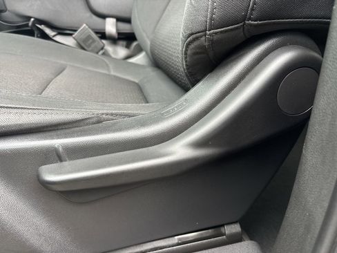 Used 2019 Chevrolet Silverado 1500 Custom w/ Custom Value Package image 16