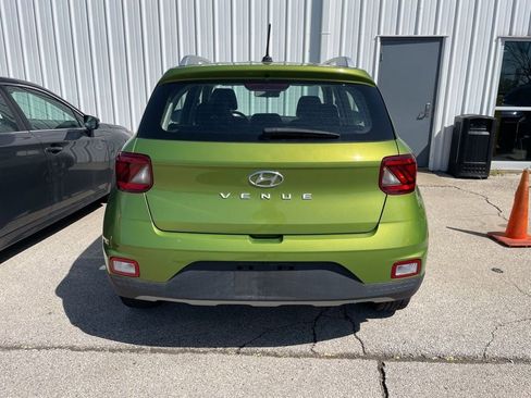 Used 2024 Hyundai Venue SEL image 3