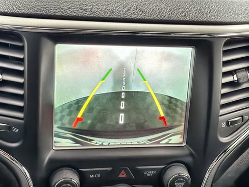 Used 2018 Jeep Grand Cherokee Altitude image 19