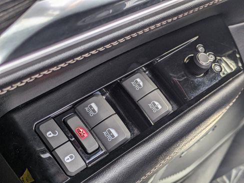 Used 2024 Jeep Wagoneer L Series II image 27