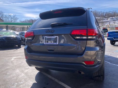 Used 2016 Jeep Grand Cherokee Laredo 75th Anniversary image 4