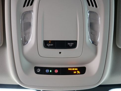 Used 2023 Buick Envision Preferred image 34