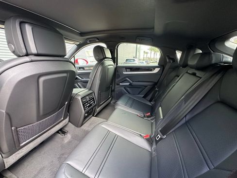 Used 2026 Porsche Cayenne Coupe AWD/4WD image 38